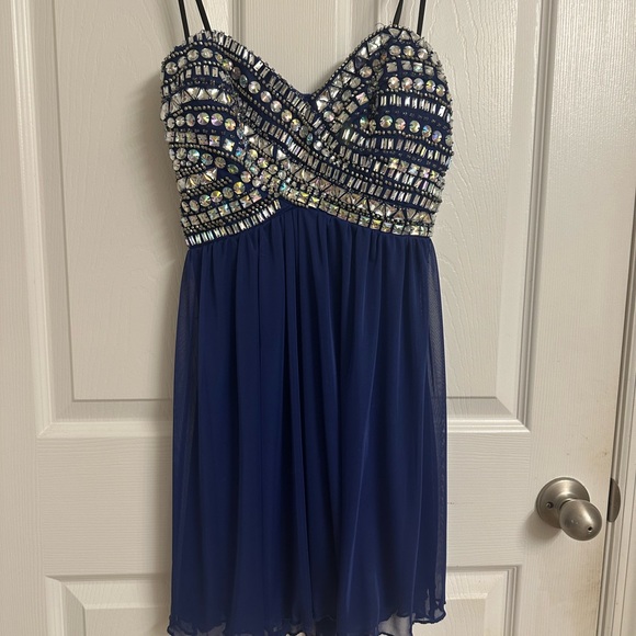Homecoming/prom dress - Picture 1 of 2